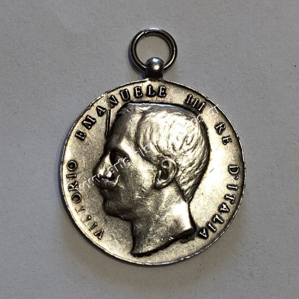 Vittorio Emanuele III Al Merito Scuole Italiane All' Estero 1920 Medal