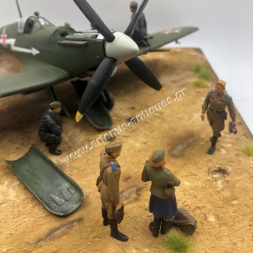 Spitfire LF.IXE με Σοβιετικούς Πιλότους και Προσωπικό Εδάφους 2