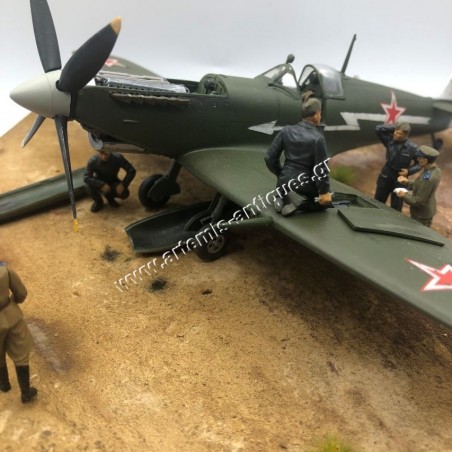 Spitfire LF.IXE with Soviet Pilots and Ground Personel