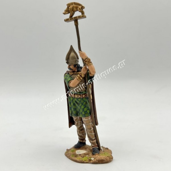 Κέλτης με Λάβαρο Figurine