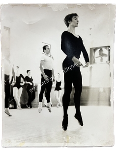 Rudolf Nureyev photography in dance class by Jack Mitchell