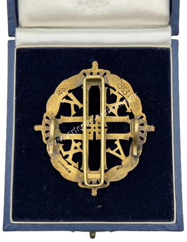 Centennial Badge of the Greek Dynasty 1963 by Vourakis in its box, Men's First Class