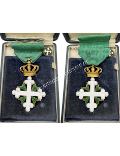 Officer of the Order of Saints Maurice and Lazarus in Gold by E. Gardino in original box, Italy 2